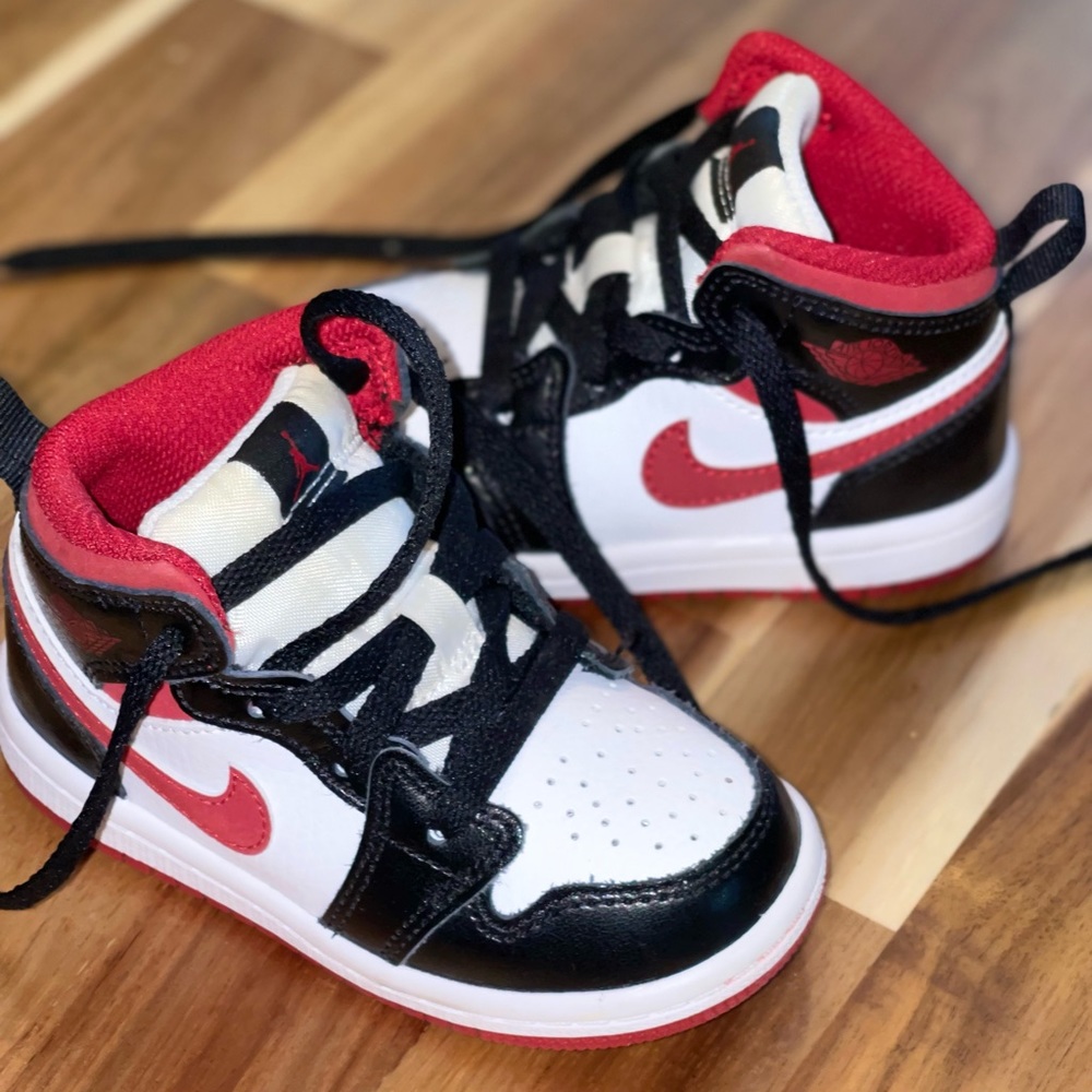 Baby Jordan 1 size 6c
